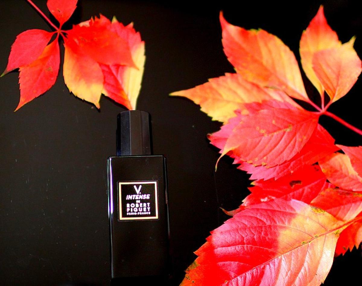 عطر ادکلن وی اینتنس رابرت پیگه - V. Intense Robert Piguet - بررسی، قیمت و خرید
