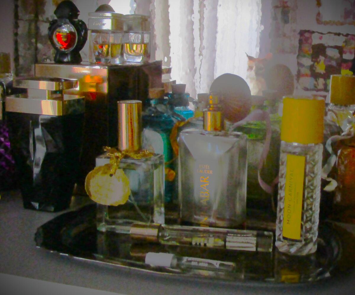 عطر ادکلن مون کارنیوال ویلهم پرفیومری - Moon Carnival Vilhelm Parfumerie - بررسی، قیمت و خرید