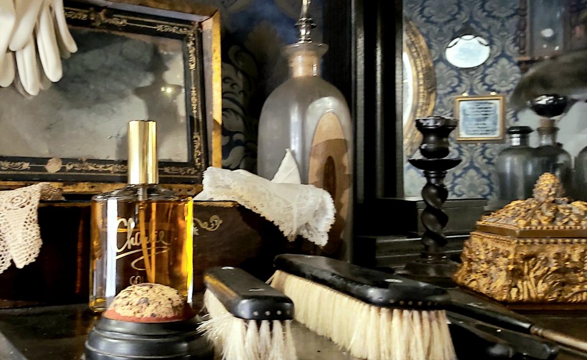 عطر ادکلن چارلی گلد رولون - Charlie Gold Revlon - بررسی، قیمت و خرید