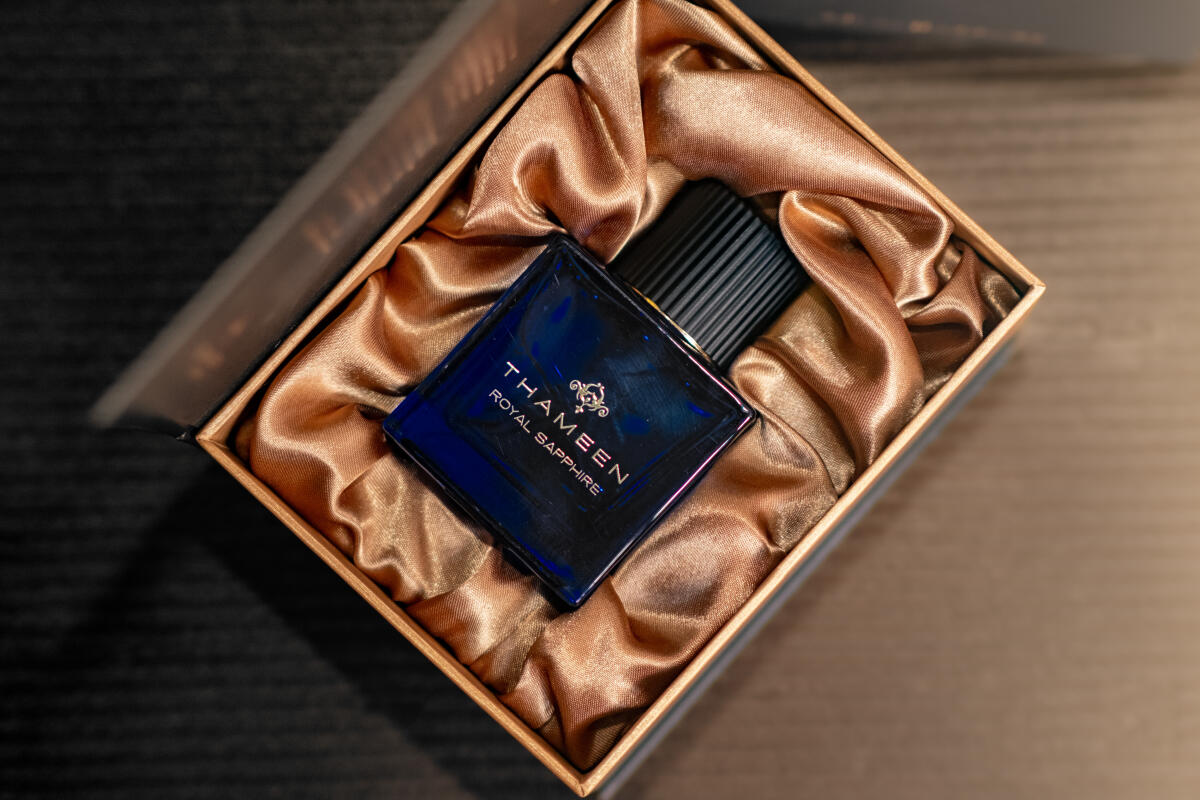 عطر ادکلن رویال سافایر ثَمیِن - Royal Sapphire Thameen - بررسی، قیمت و خرید