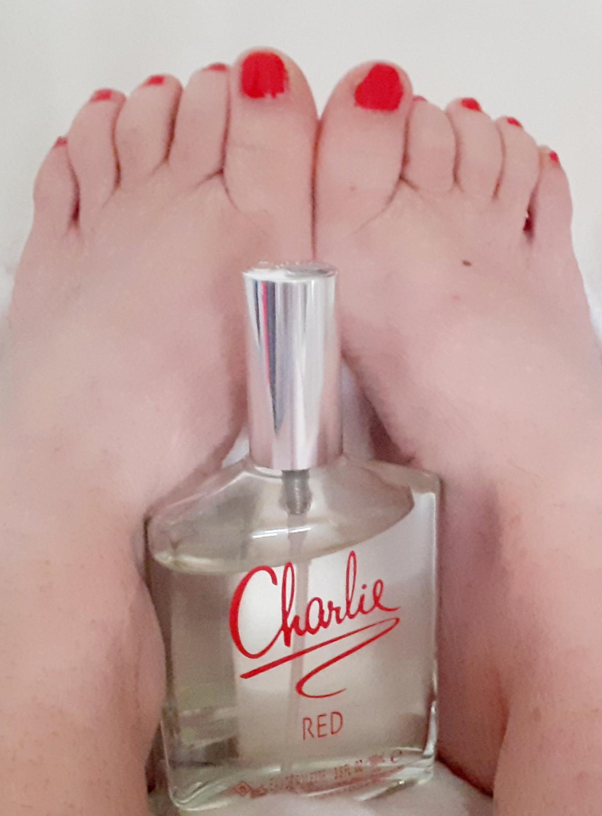 عطر ادکلن چارلی رد رولون - Charlie Red Revlon - بررسی، قیمت و خرید