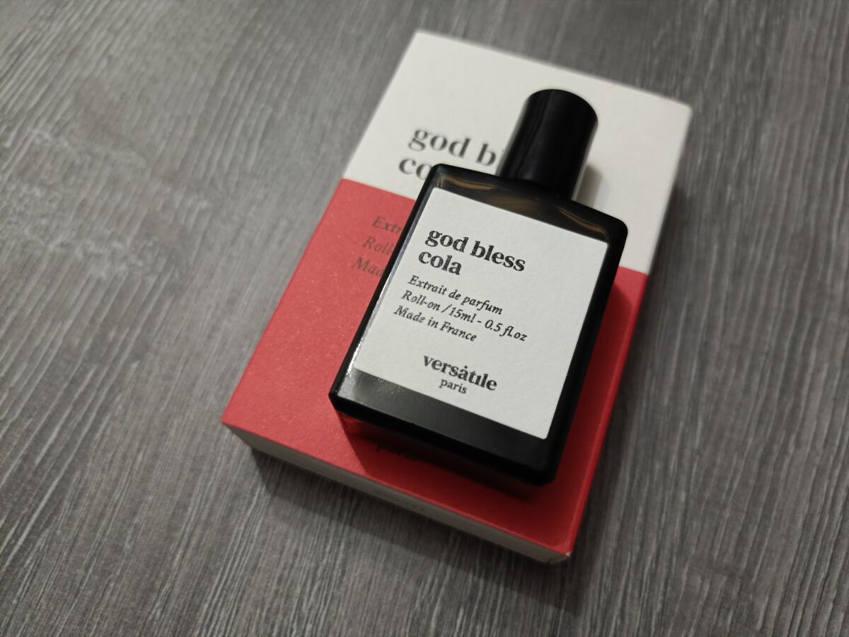 عطر ادکلن گاد بلس کُلا ورساتیل پاریس - God Bless Cola Versatile Paris - بررسی، قیمت و خرید