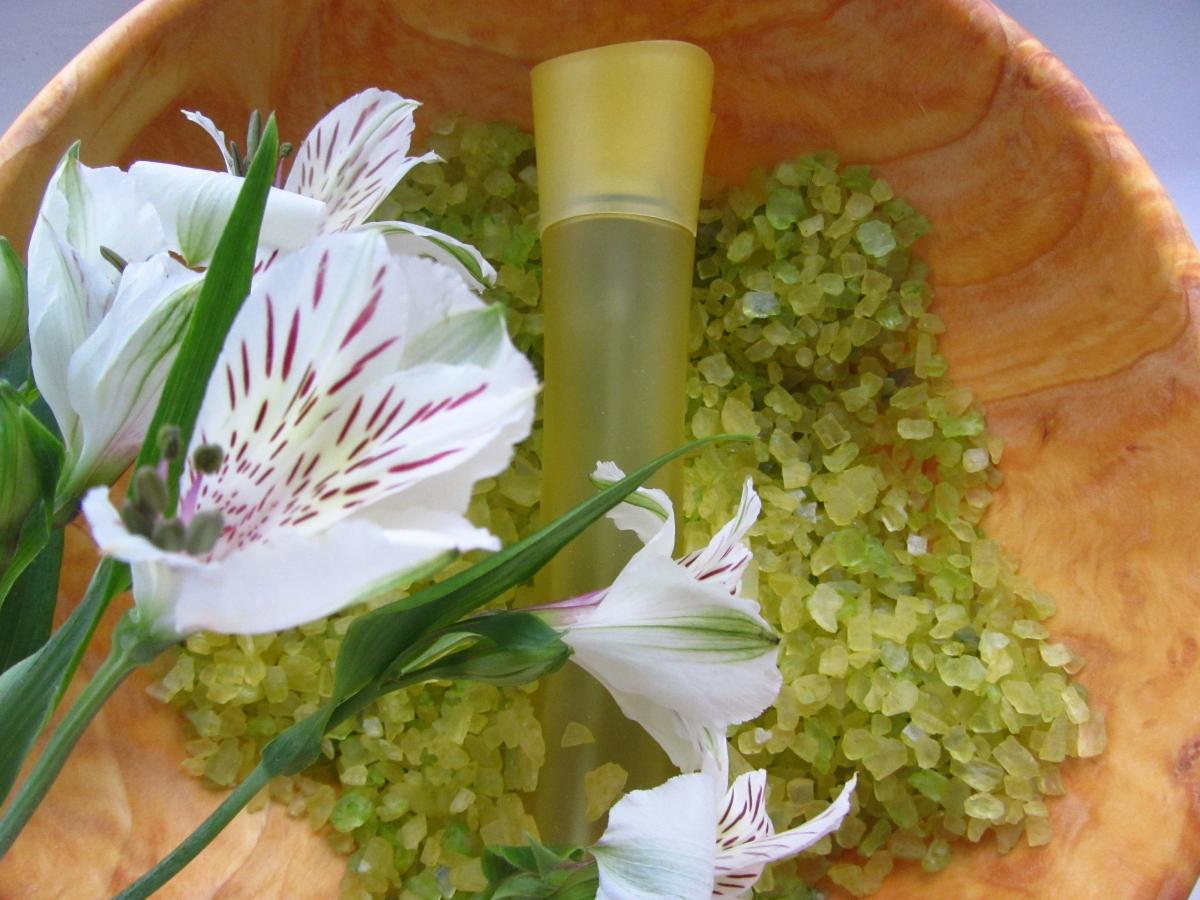 عطر ادکلن پور دزیر دو میموسا ایوروشه - Pur Desir de Mimosa Yves Rocher - بررسی، قیمت و خرید