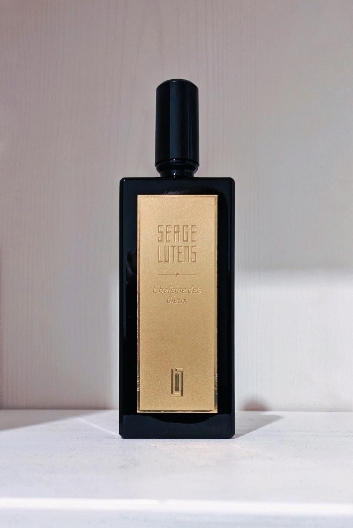 عطر ادکلن الهلن د دیو سرژ لوتنس - L'Haleine des Dieux Serge Lutens - بررسی، قیمت و خرید