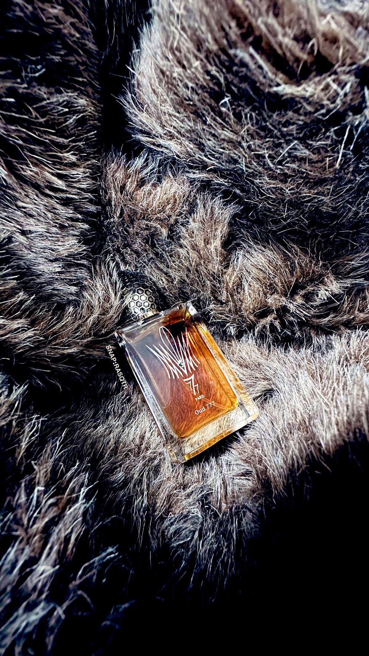 عطر ادکلن اود هفتصد و هفتاد و هفت استفان هامبرت لوکاس ۷۷۷ - Oud 777 Stéphane Humbert Lucas 777 - بررسی، قیمت و خرید