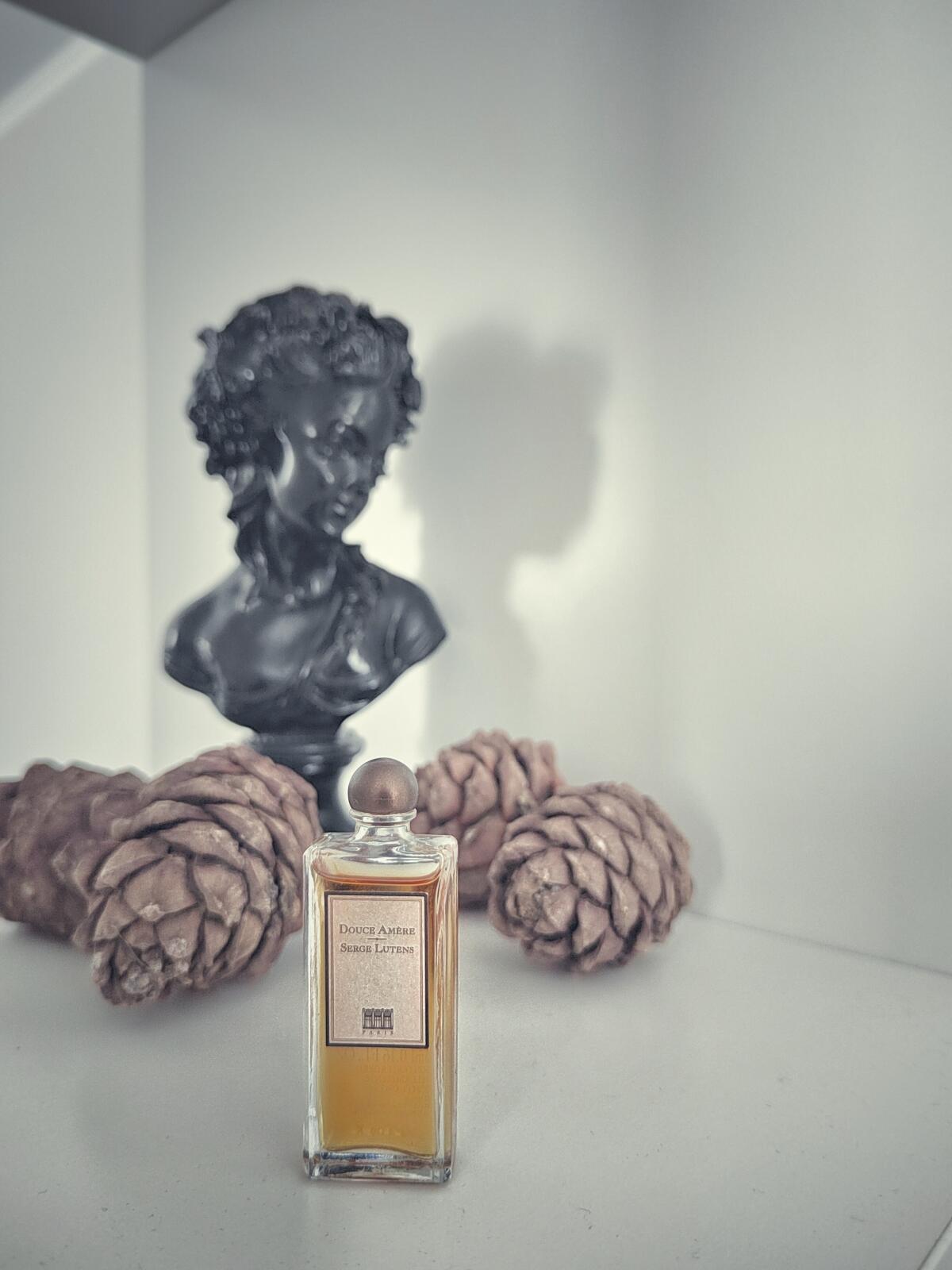 عطر ادکلن دووس امیر سرژ لوتنس - Douce Amere Serge Lutens - بررسی، قیمت و خرید