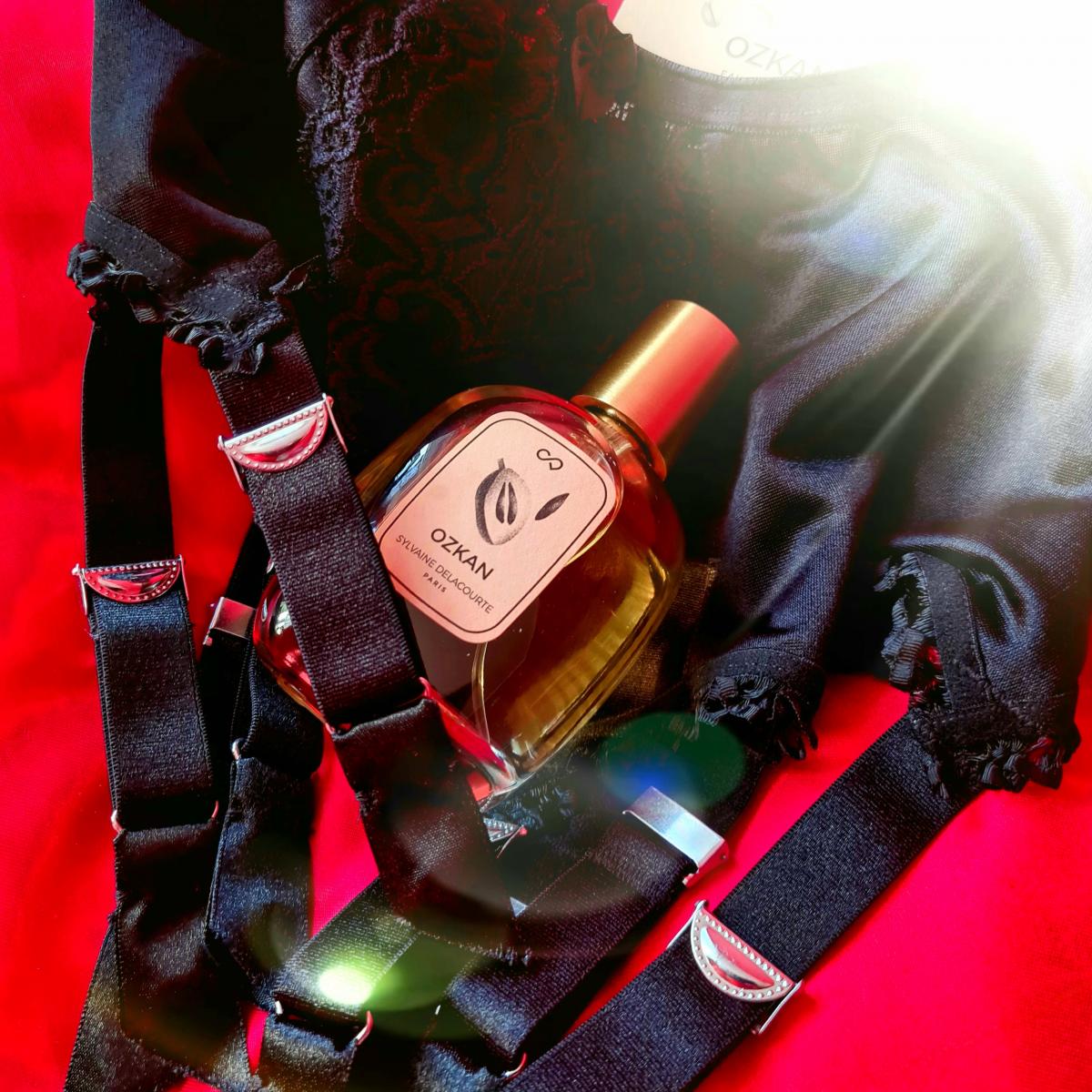 عطر ادکلن اوزکان سیلوین دلاکورت - Ozkan Sylvaine Delacourte - بررسی، قیمت و خرید