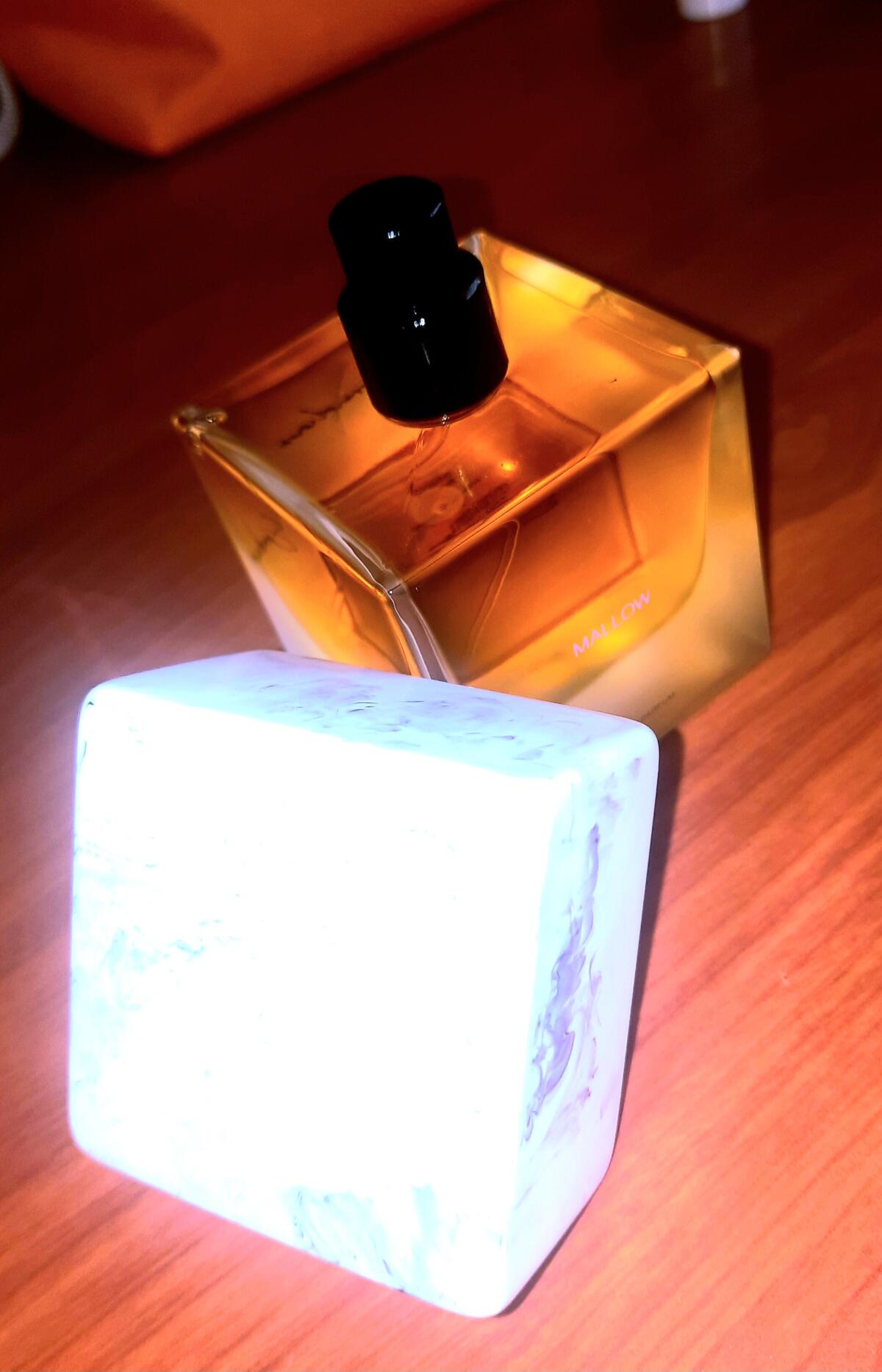 عطر ادکلن مالو سورا دورا - Mallow Sora Dora - بررسی، قیمت و خرید