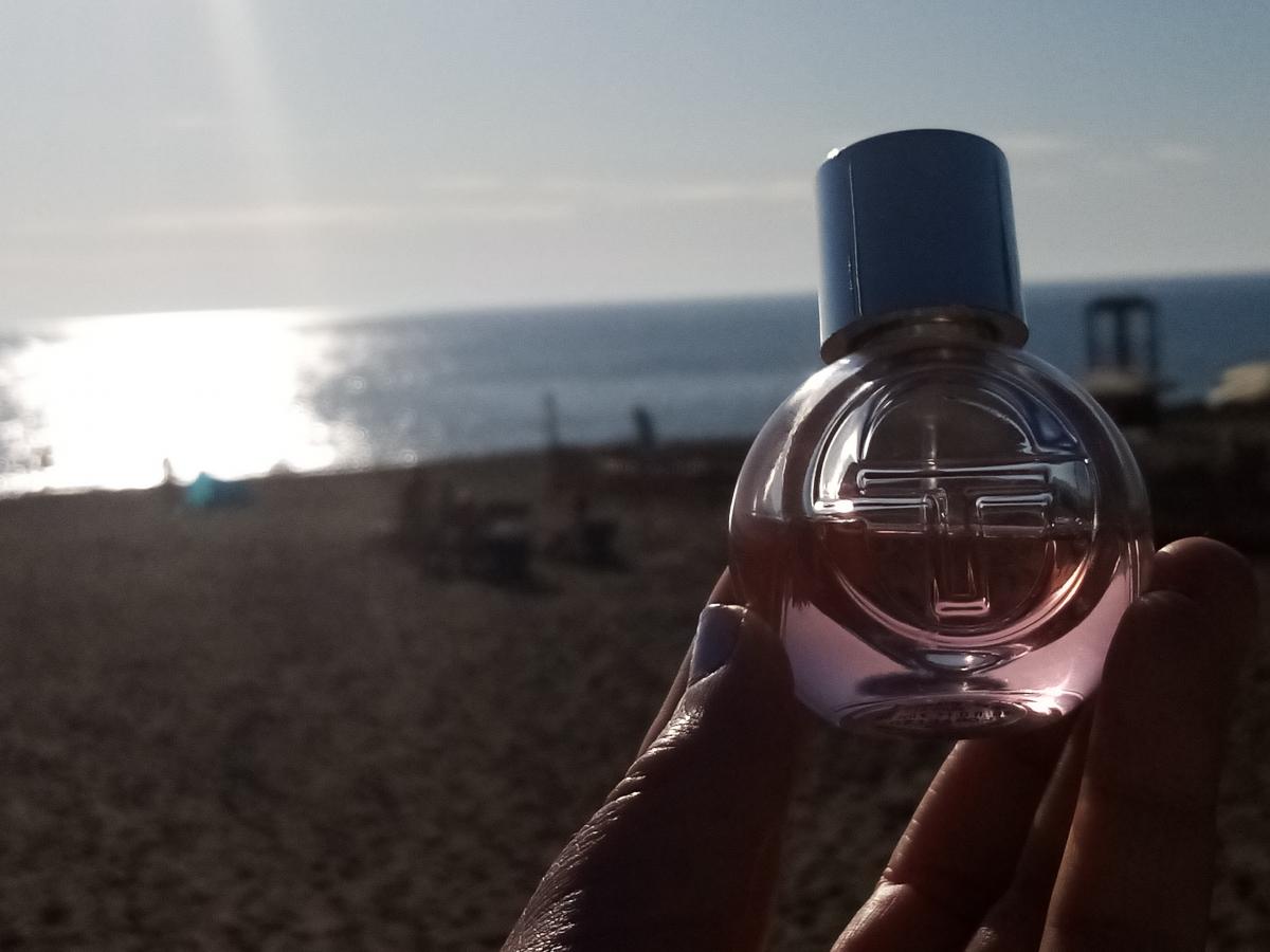 عطر ادکلن لا وُله سرجیو تاشینی - La Volée Sergio Tacchini - بررسی، قیمت و خرید