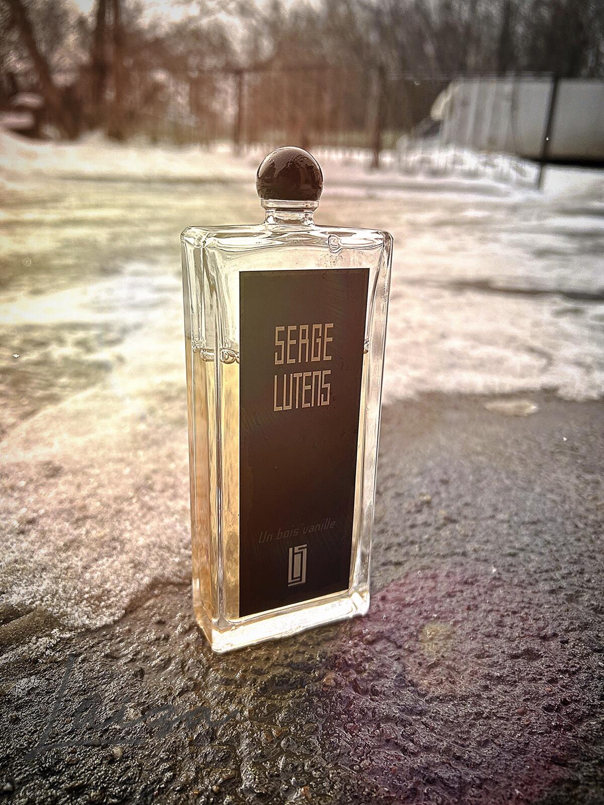 عطر ادکلن اون بوا وانی سرج لوتنس - Un Bois Vanille Serge Lutens - بررسی، قیمت و خرید
