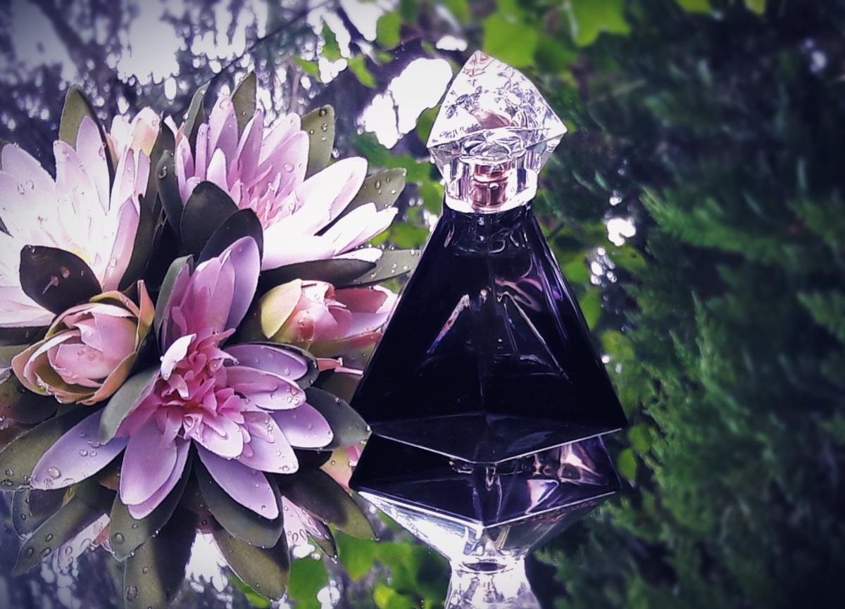 عطر ادکلن ترو رفِلِکشن کیم کارداشیان - True Reflection Kim Kardashian - بررسی، قیمت و خرید