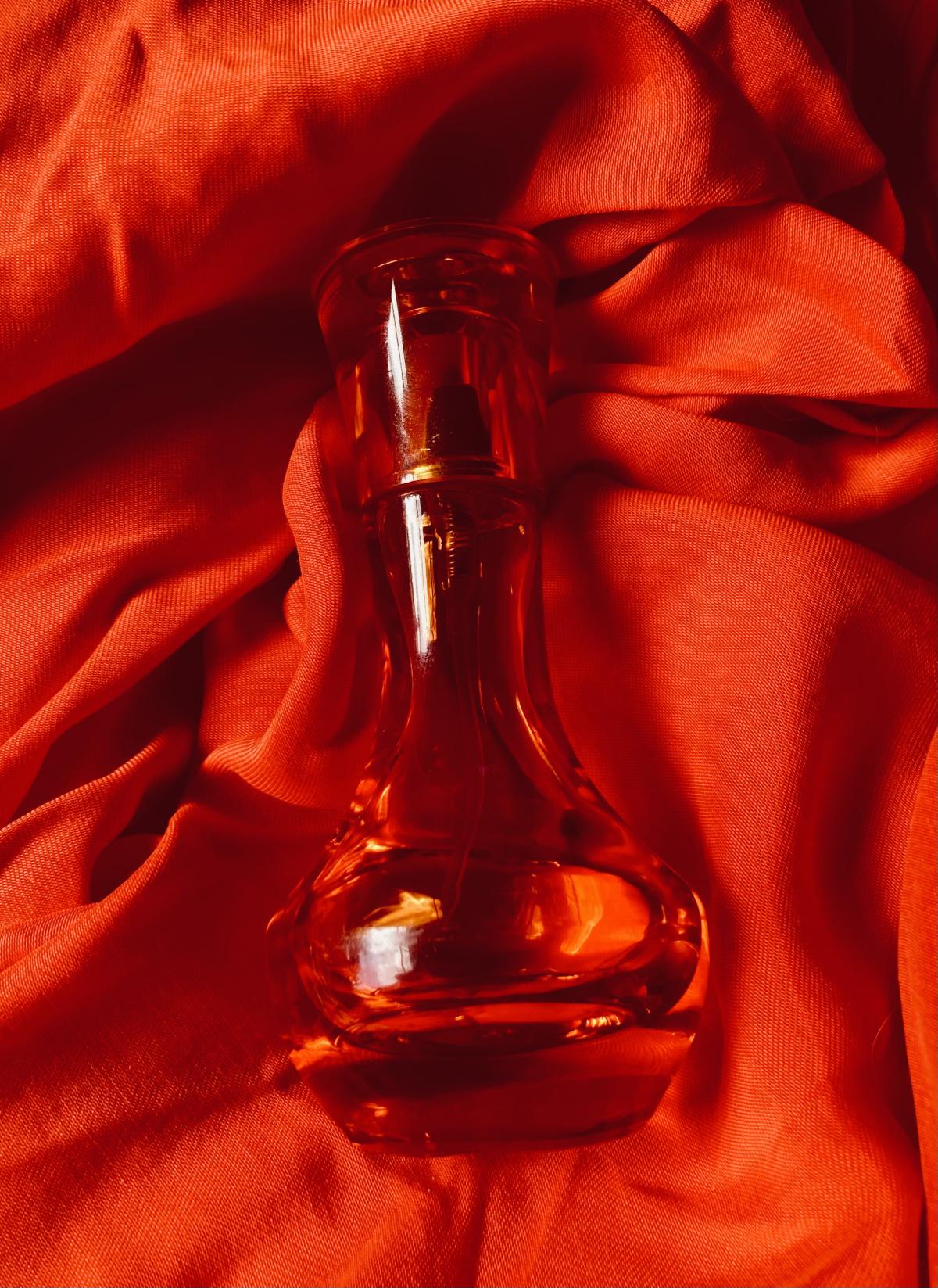 عطر ادکلن رومئو جیحلی وومن رومئو گیگلی - Romeo Gigli Women Romeo Gigli - بررسی، قیمت و خرید