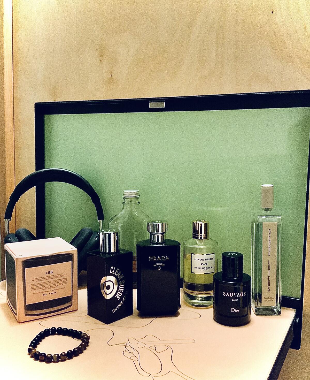 عطر ادکلن دان له بلو کی پتَیل سرج لوتنس - Dans Le Bleu Qui Pétille Serge Lutens - بررسی، قیمت و خرید