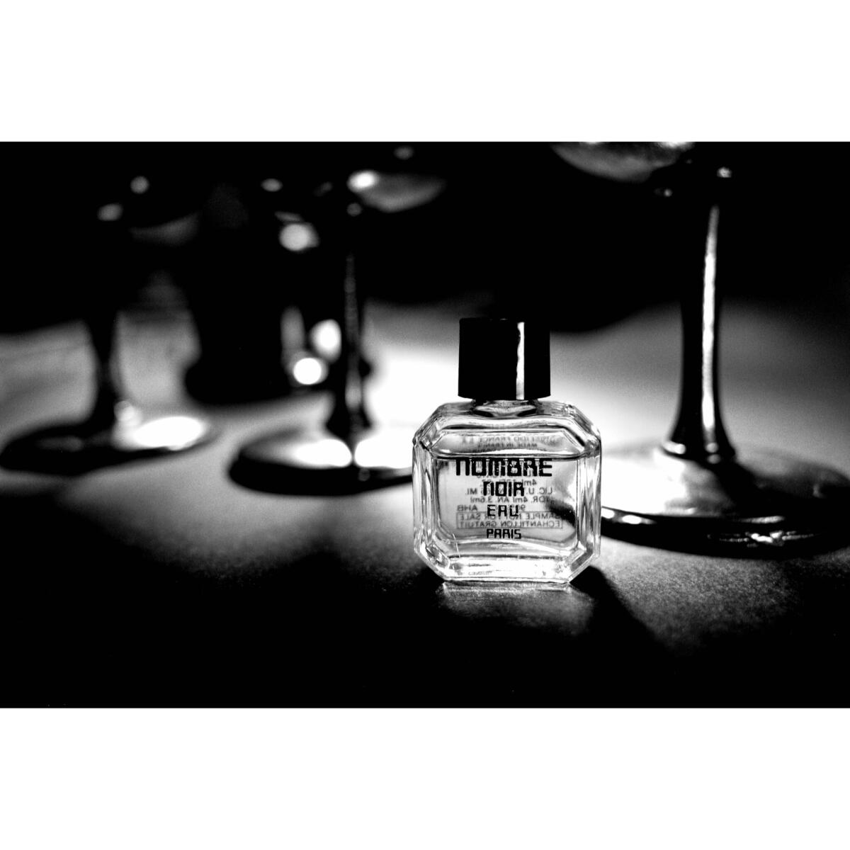 عطر ادکلن نومبر نویر شیسیدو - Nombre Noir Shiseido - بررسی، قیمت و خرید