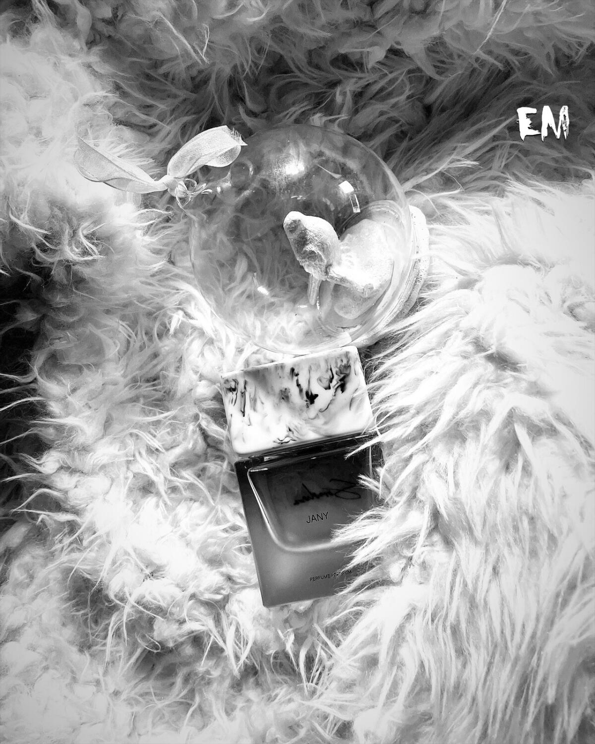 عطر ادکلن جنی سورا دورا - Jany Sora Dora - بررسی، قیمت و خرید