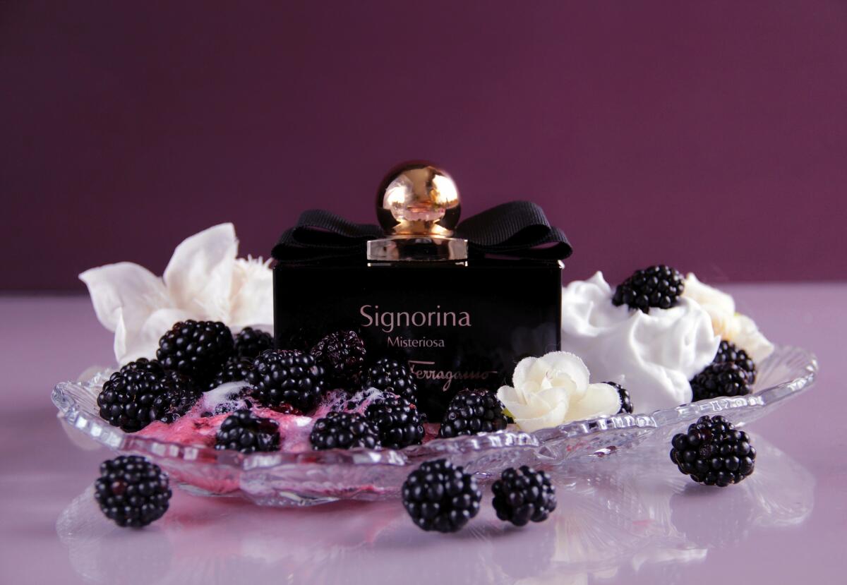 عطر ادکلن سینیورینا مستریوسا سالواتوره فراگامو - Signorina Misteriosa Salvatore Ferragamo - بررسی، قیمت و خرید