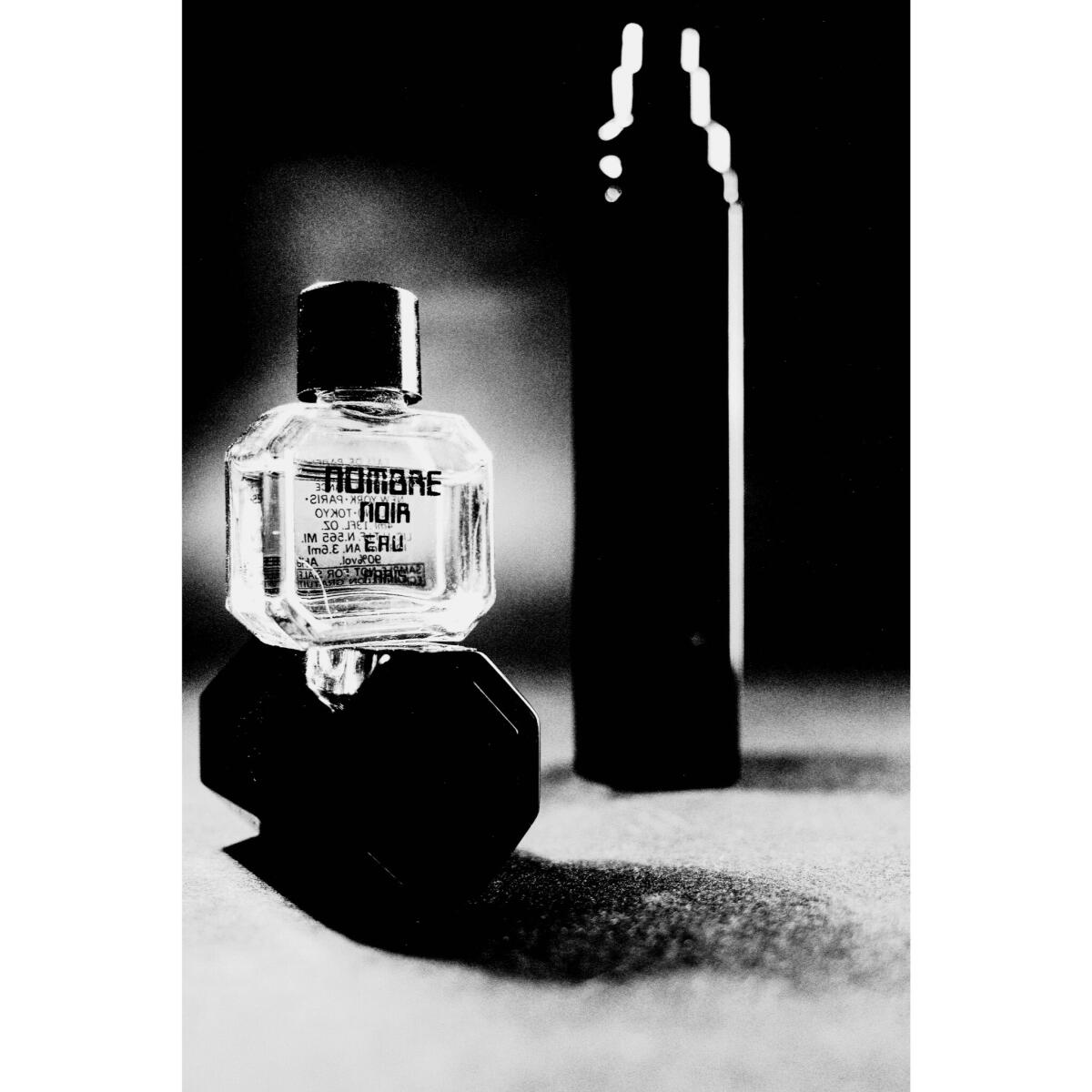 عطر ادکلن نومبر نویر شیسیدو - Nombre Noir Shiseido - بررسی، قیمت و خرید