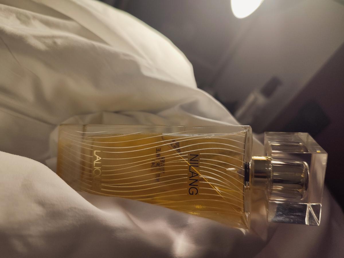 عطر ادکلن نیلنگ دویست و یازده لالیک - Nilang 2011 Lalique - بررسی، قیمت و خرید