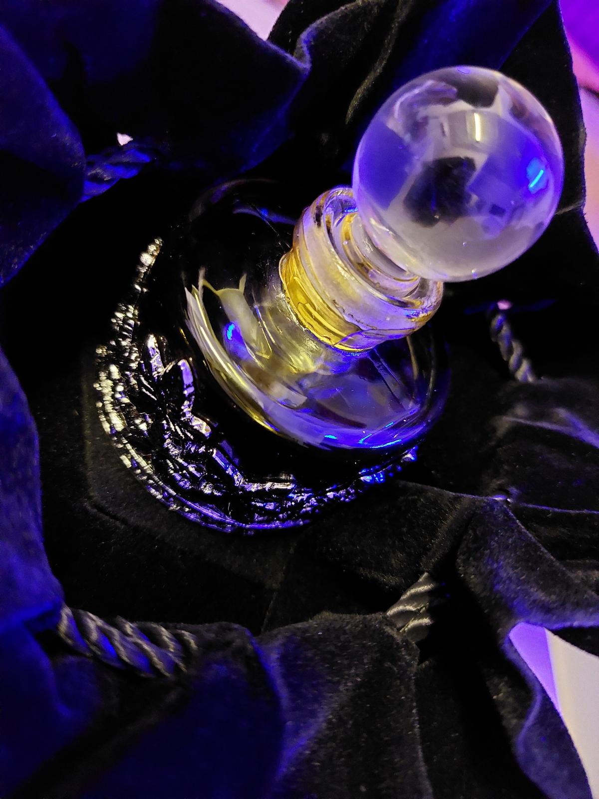 عطر ادکلن محالط ملک سوییس عربین - Mukhalat Malaki Swiss Arabian - بررسی، قیمت و خرید