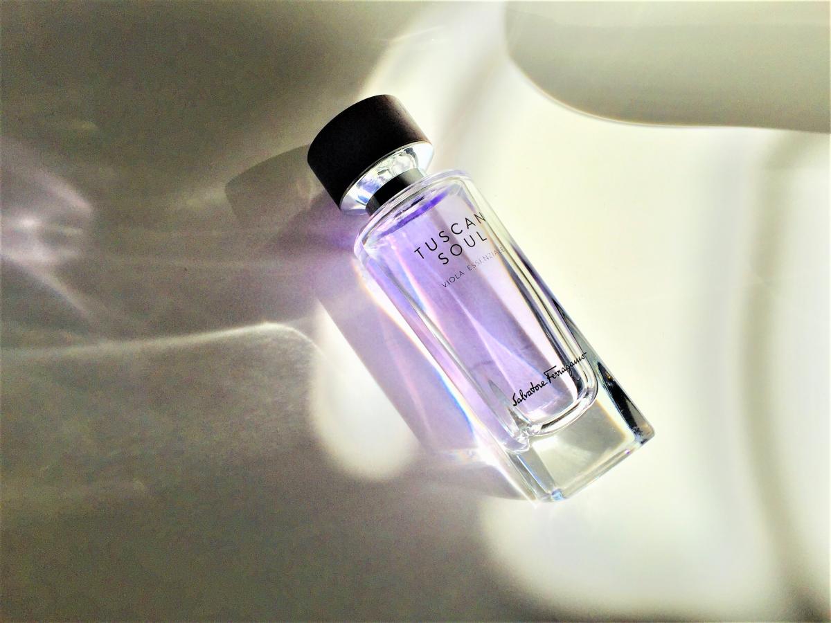 عطر ادکلن ویولا اسنسیال سالواتوره فراگامو - Viola Essenziale (2013) Salvatore Ferragamo - بررسی، قیمت و خرید