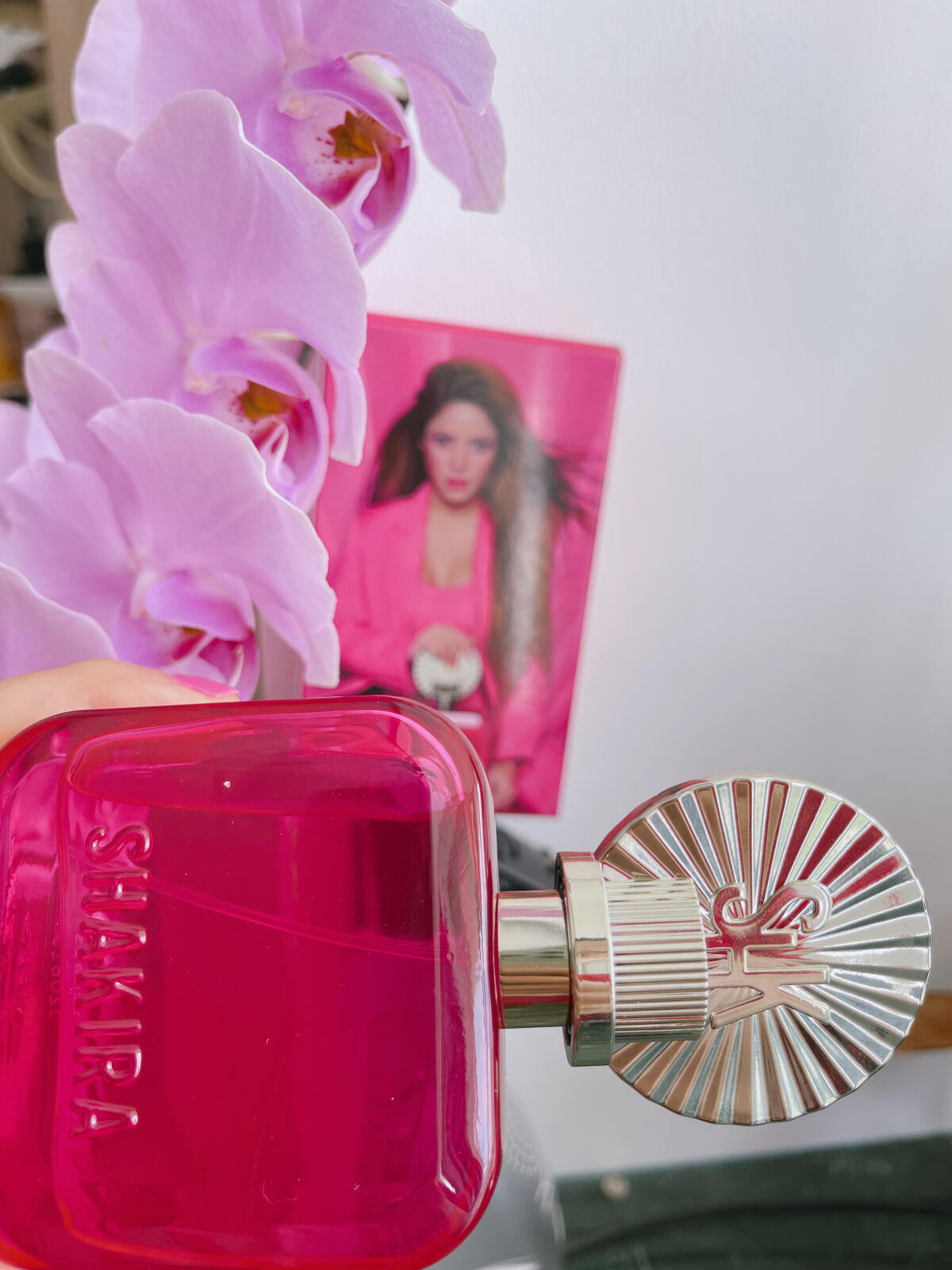 عطر ادکلن فوشیا شکیرا - Fucsia Shakira - بررسی، قیمت و خرید