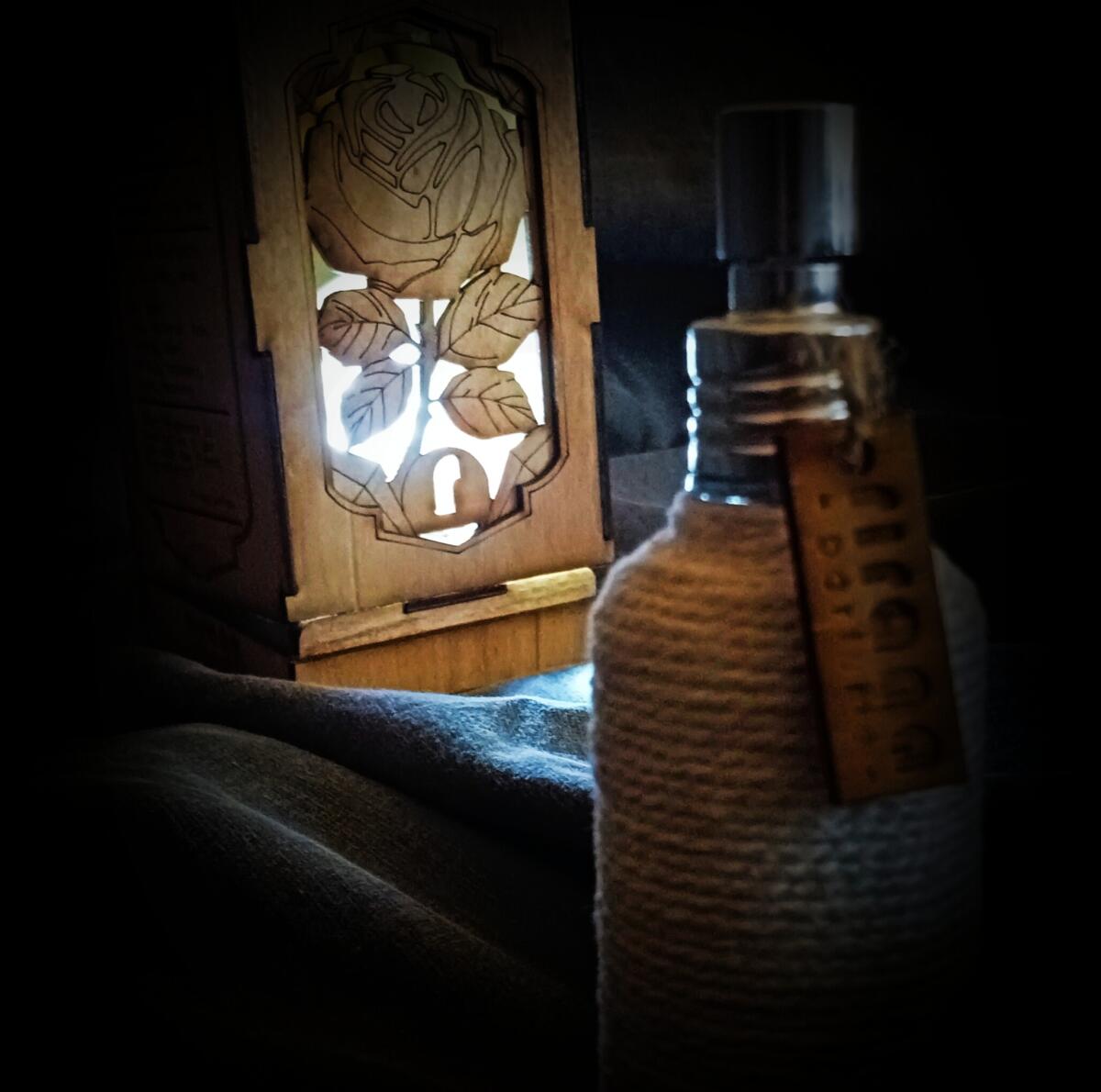 عطر ادکلن ماوار کشمیر ریرانا پرفیوم - Mawar Cashmere Rirana Parfume - بررسی، قیمت و خرید