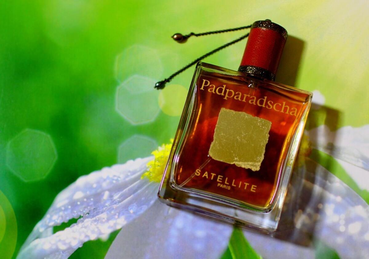 عطر ادکلن پادپارادشا ستellite - Padparadscha Satellite - بررسی، قیمت و خرید