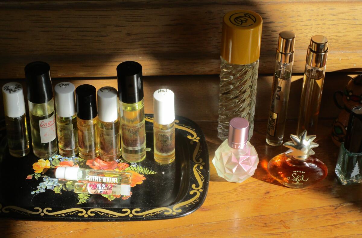 عطر ادکلن مون کارنیوال ویلهم پرفیومری - Moon Carnival Vilhelm Parfumerie - بررسی، قیمت و خرید