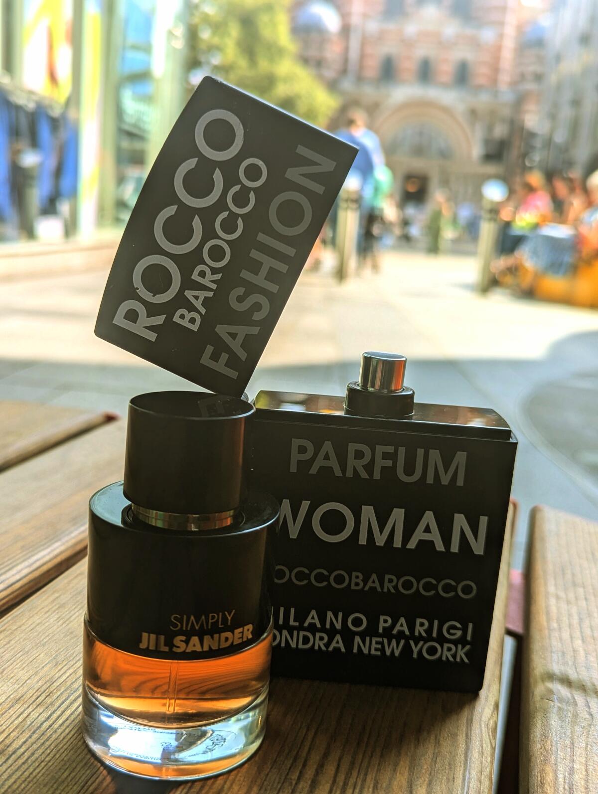 عطر ادکلن فشن وومن روکوباراکو - Fashion Woman Roccobarocco - بررسی، قیمت و خرید