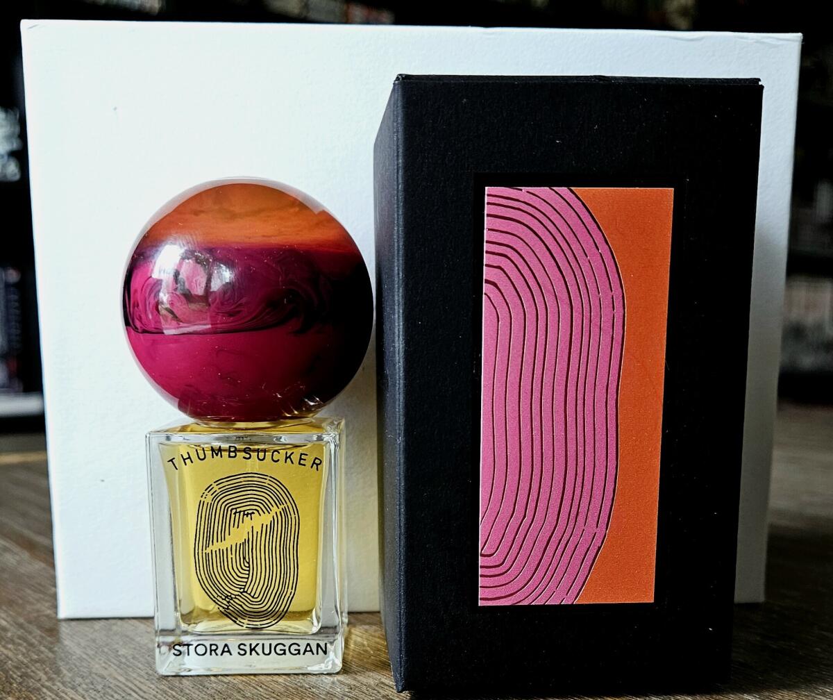 عطر ادکلن سام‌ساكر استورا اسکونگاه - Thumbsucker Stora Skuggan - بررسی، قیمت و خرید