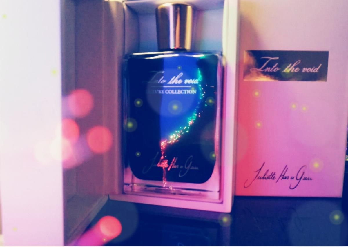 عطر ادکلن اینتو د وید جولیت هز اِ گان - Into The Void Juliette Has A Gun - بررسی، قیمت و خرید