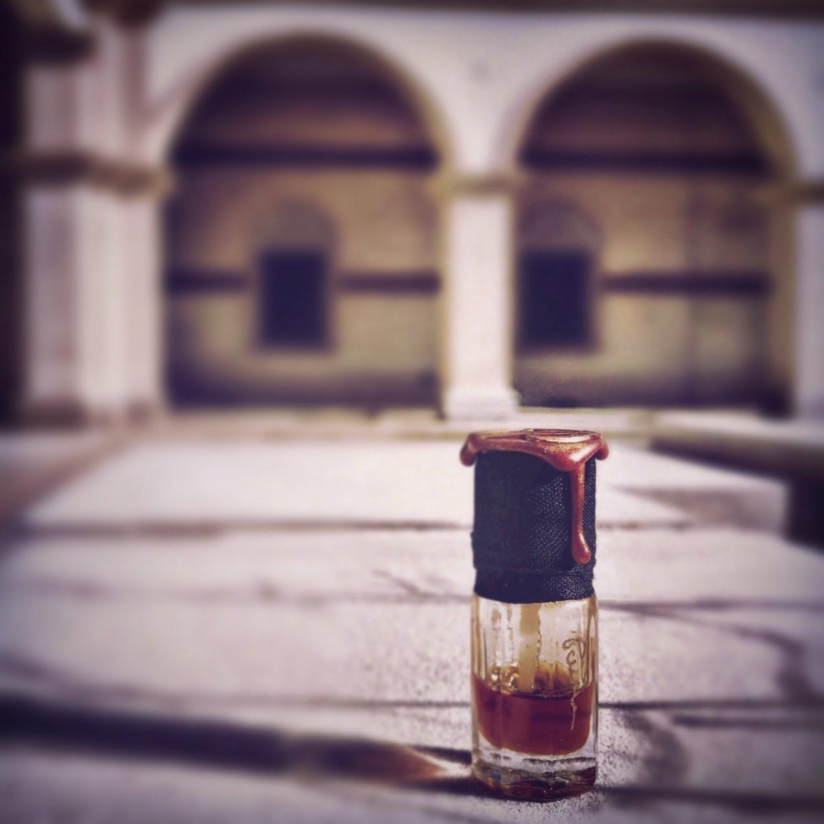 عطر ادکلن مونلیت رِوِری سلطان پاشا عطارز - Moonlit Reverie Sultan Pasha Attars - بررسی، قیمت و خرید