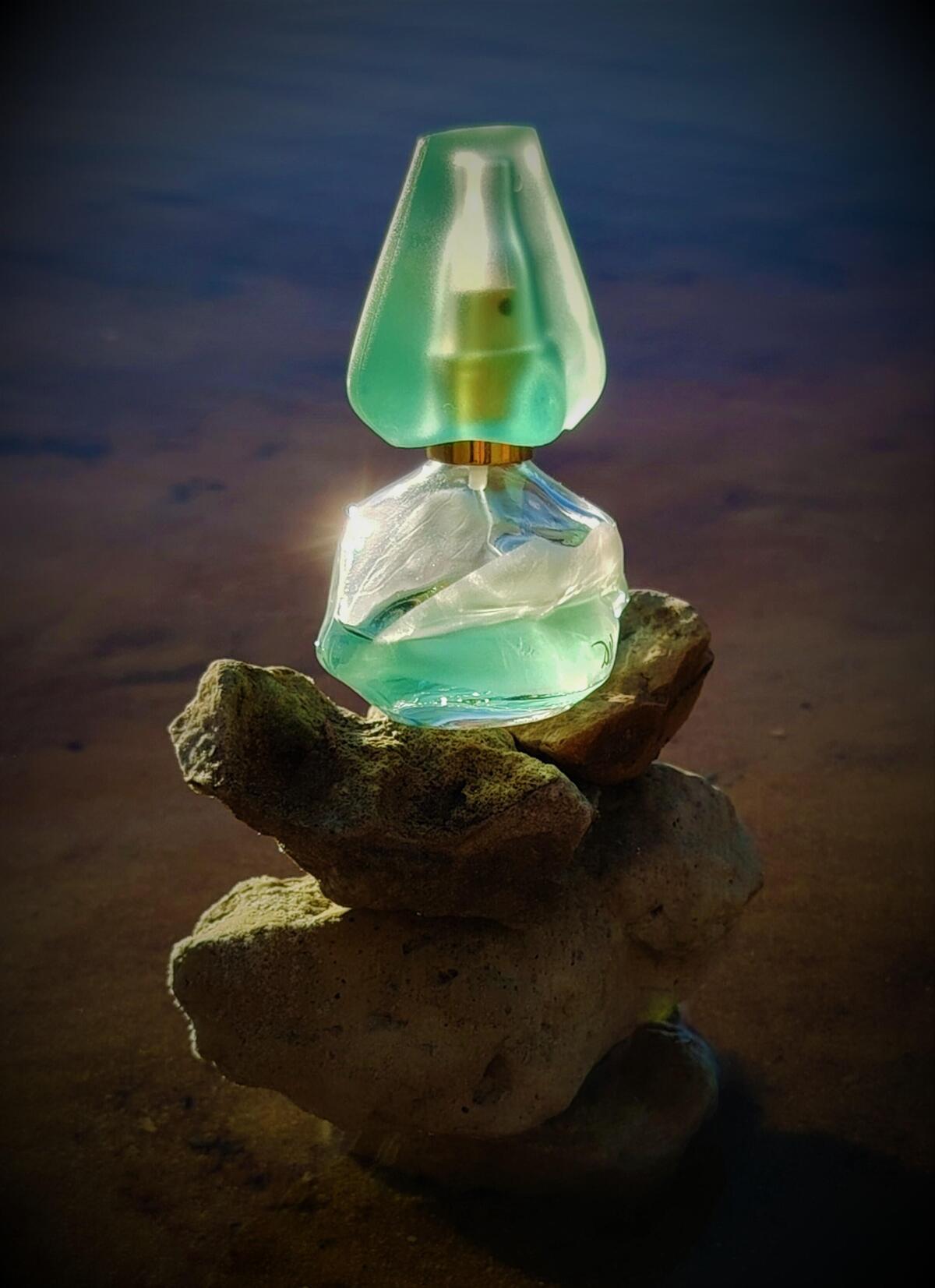 عطر ادکلن لاگونا سالوادور دالی - Laguna Salvador Dali - بررسی، قیمت و خرید