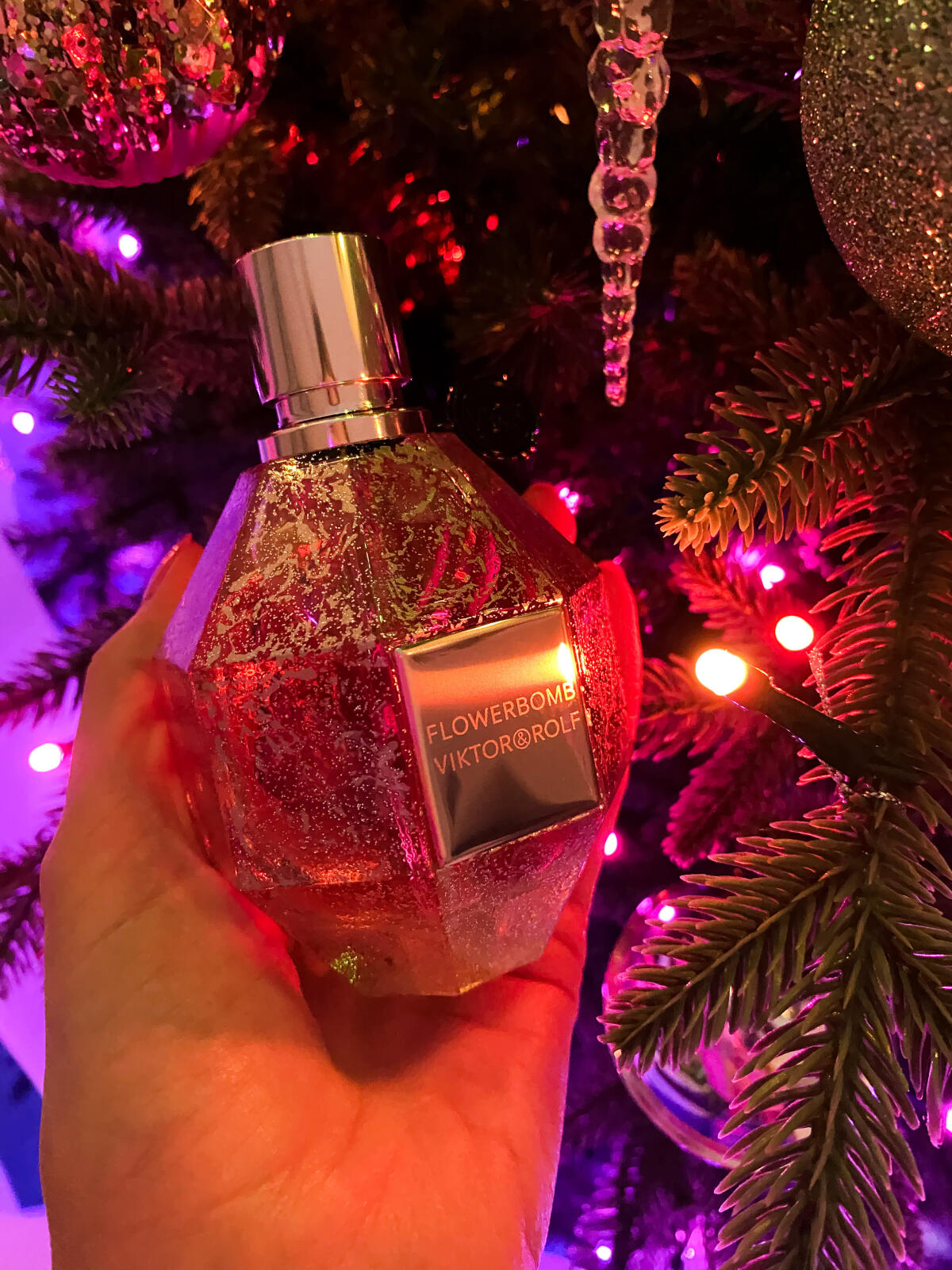 عطر ادکلن فلاور بمب فروزن فلاور ویکتور اند رالف - Flowerbomb Frozen Flower Viktor&Rolf - بررسی، قیمت و خرید