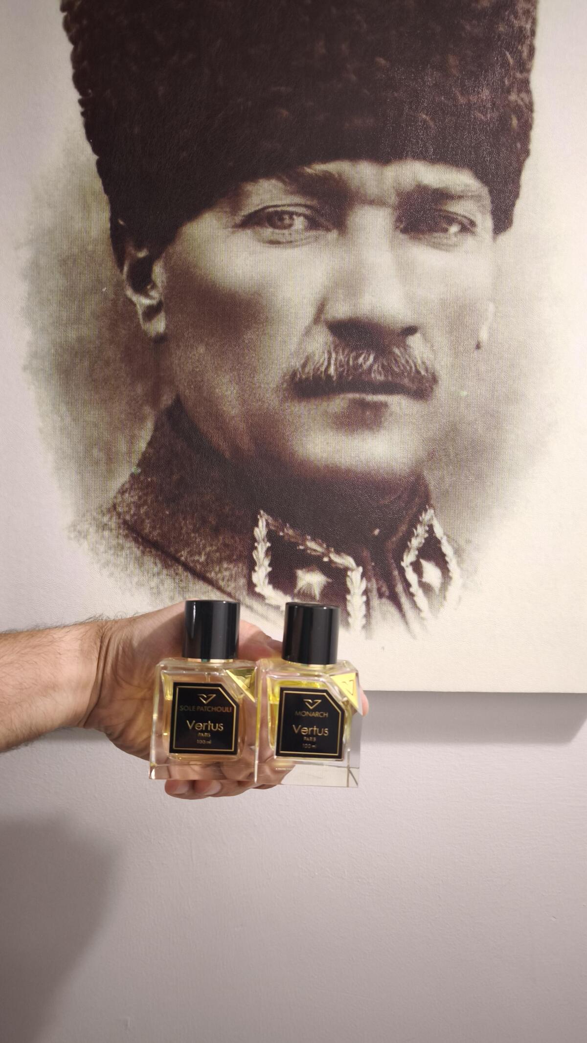 عطر ادکلن مانارک ورتوس - Monarch Vertus - بررسی، قیمت و خرید