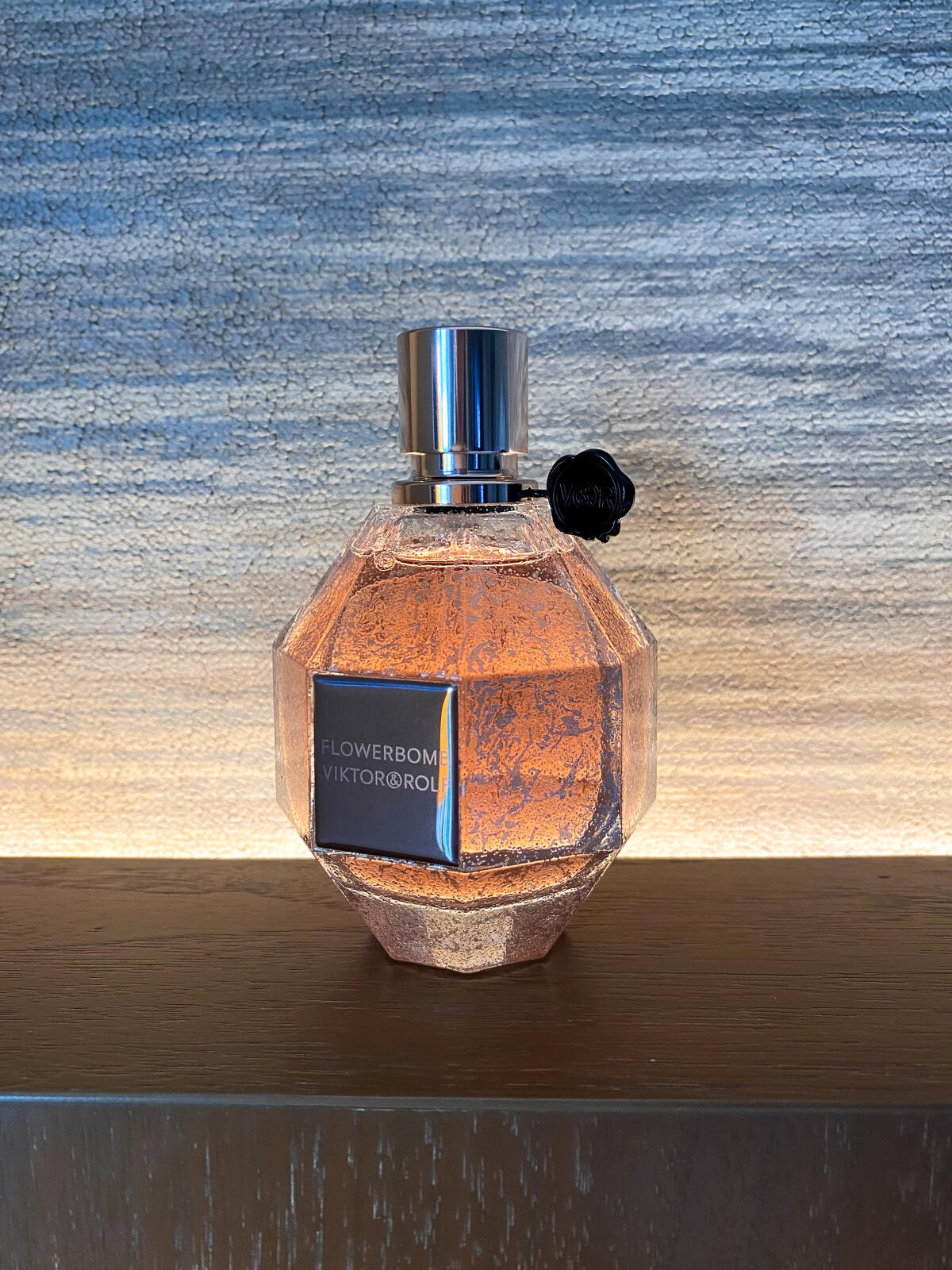 عطر ادکلن فلاور بمب فروزن فلاور ویکتور اند رالف - Flowerbomb Frozen Flower Viktor&Rolf - بررسی، قیمت و خرید
