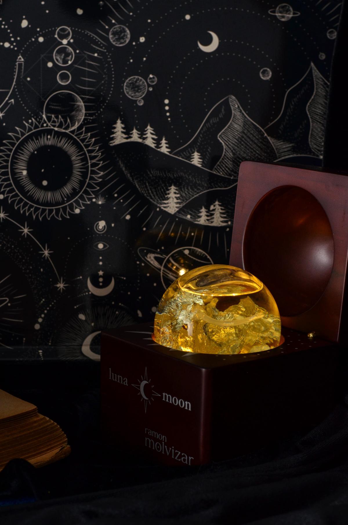 عطر ادکلن لونا رامون مولویزار - Luna (Moon) Ramon Molvizar - بررسی، قیمت و خرید