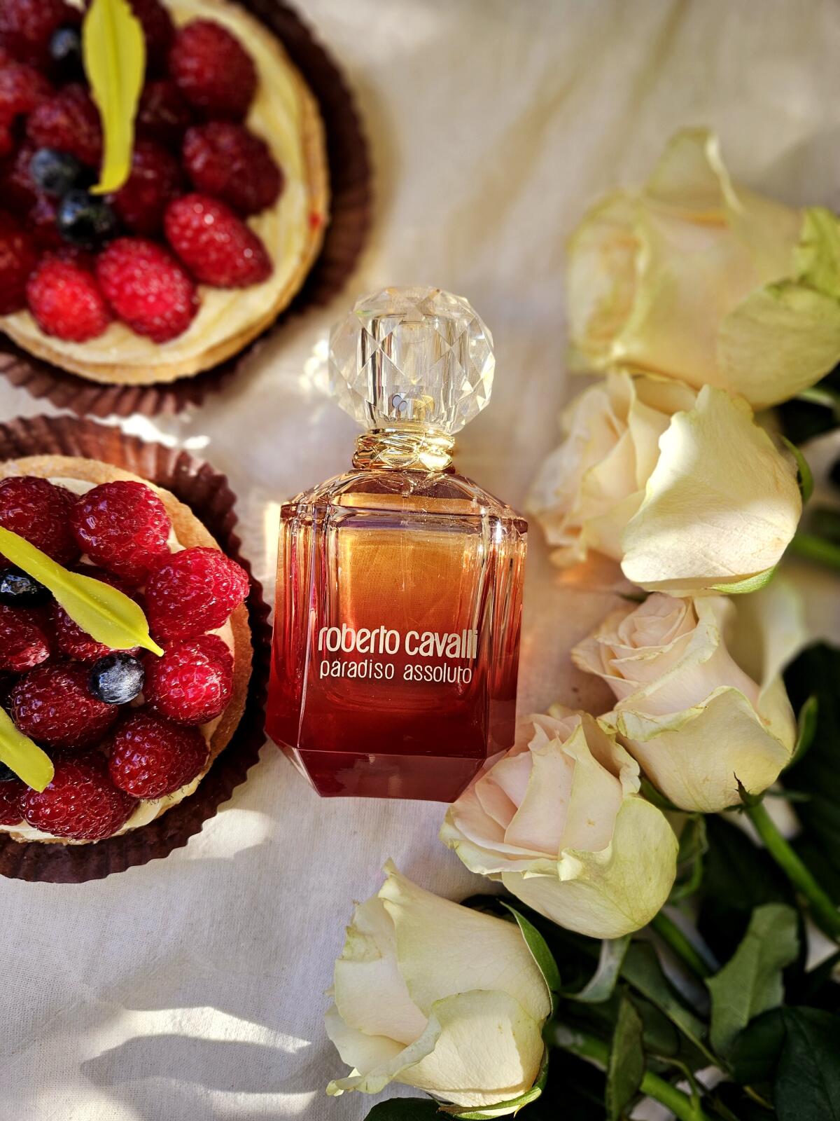 عطر ادکلن پردیزو اسولوتو روبرتو کاوالی - Paradiso Assoluto Roberto Cavalli - بررسی، قیمت و خرید