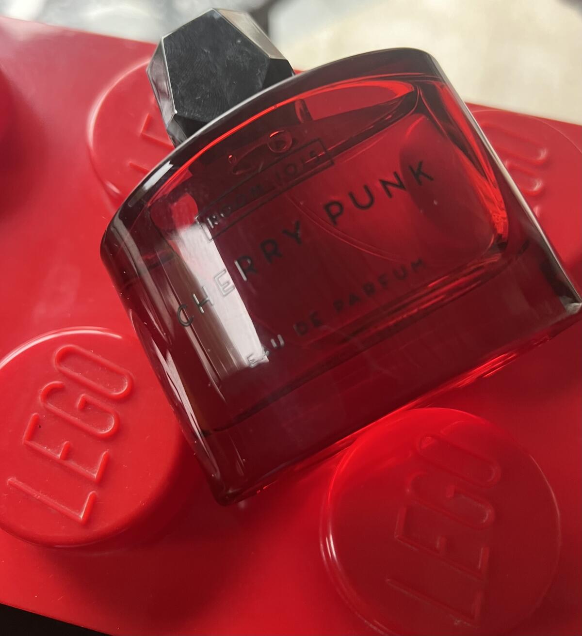 عطر ادکلن چری پانک روم صد و پانزده - Cherry Punk Room 1015 - بررسی، قیمت و خرید