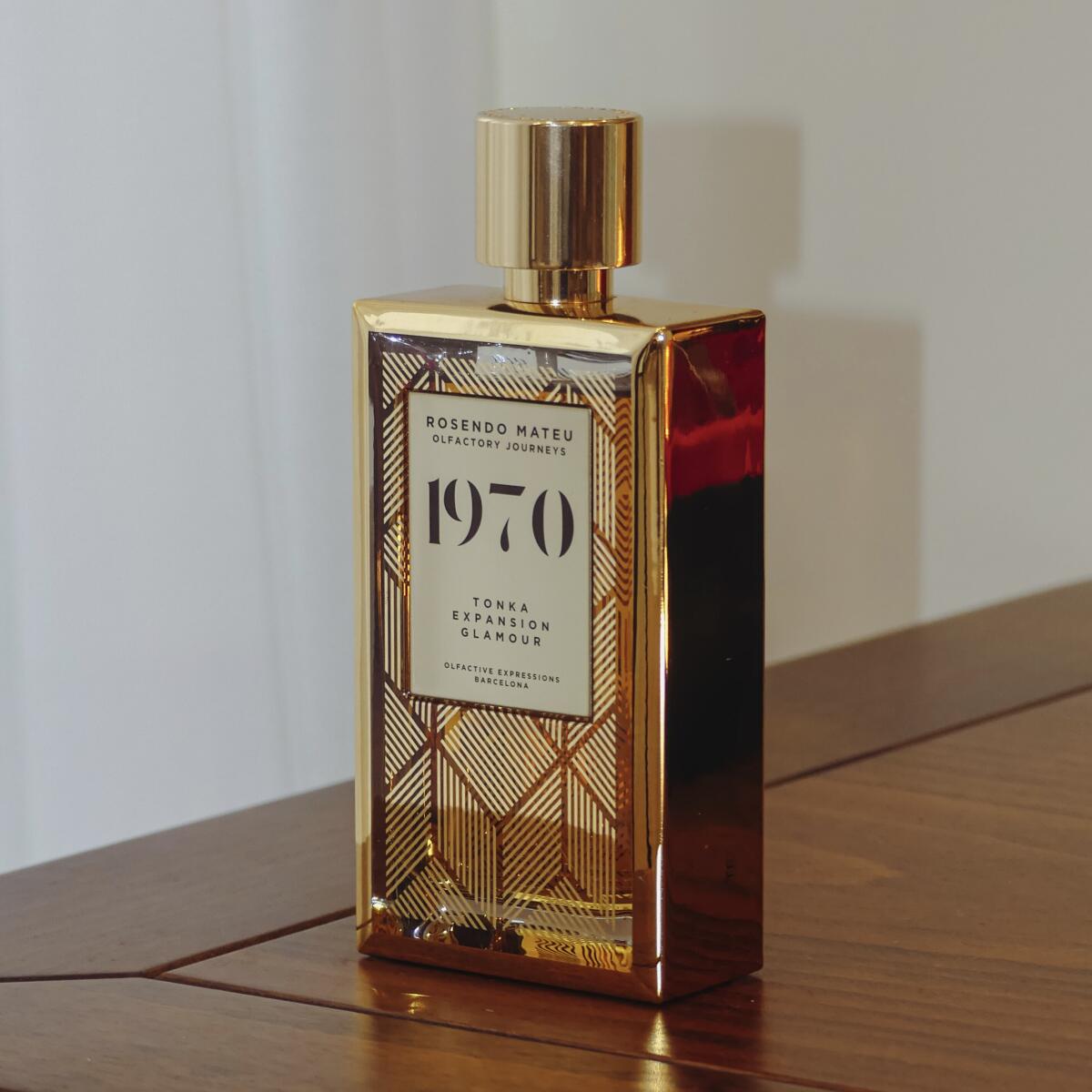 عطر ادکلن نوزده هفتاد رزندو ماتیو اولفکتیو اکسپرشنز - 1970 Rosendo Mateu Olfactive Expressions - بررسی، قیمت و خرید