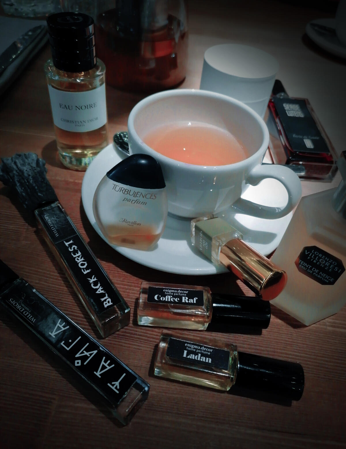 عطر ادکلن توربولنسز رویون - Turbulences Revillon - بررسی، قیمت و خرید