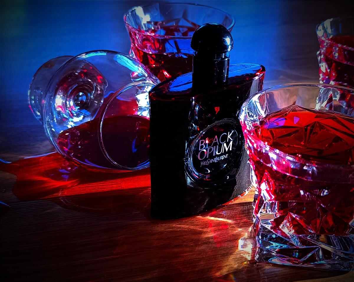 عطر ادکلن بلک اوپیوم اور رد ایو سن لوران - Black Opium Over Red Yves Saint Laurent - بررسی، قیمت و خرید