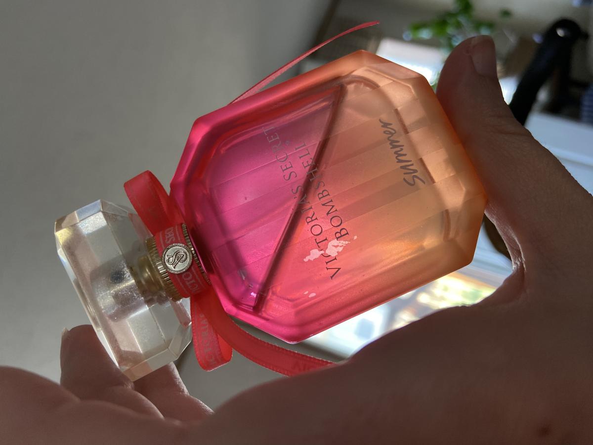 عطر ادکلن بامشل سامر دو هزار و یازده ویکتوریا سکرت - Bombshell Summer 2011 Victoria's Secret - بررسی، قیمت و خرید
