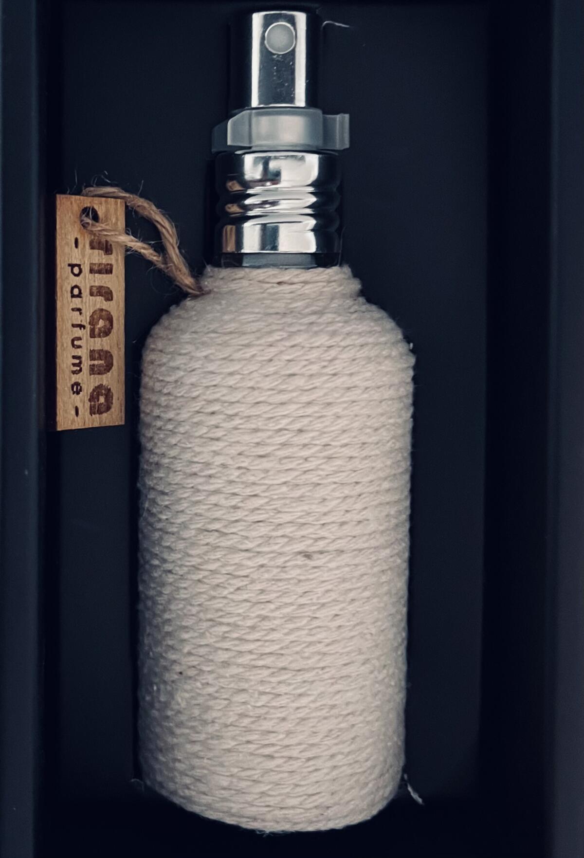 عطر ادکلن کوکونات ناناس ریرنا پرفیوم - Coconut Nanas Rirana Parfume - بررسی، قیمت و خرید