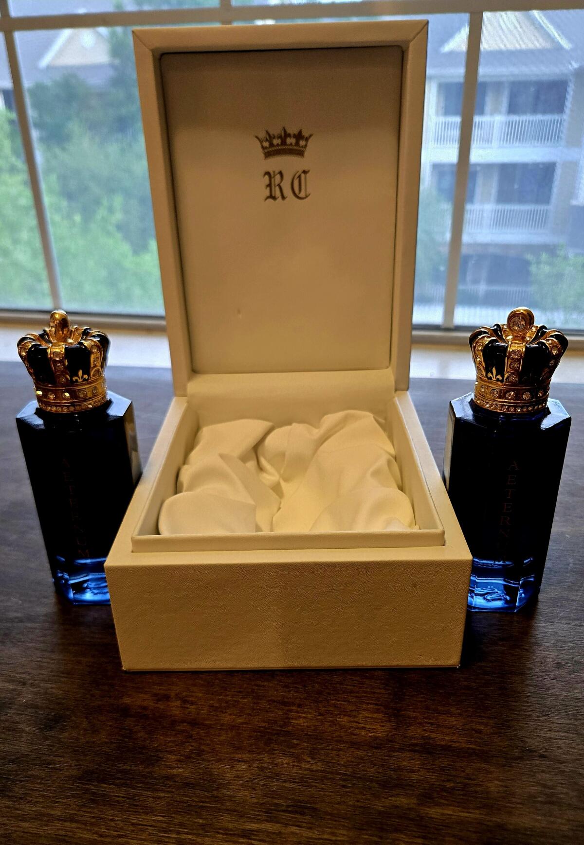 عطر ادکلن ایتِرنوم رویال کراون - Aeternum Royal Crown - بررسی، قیمت و خرید