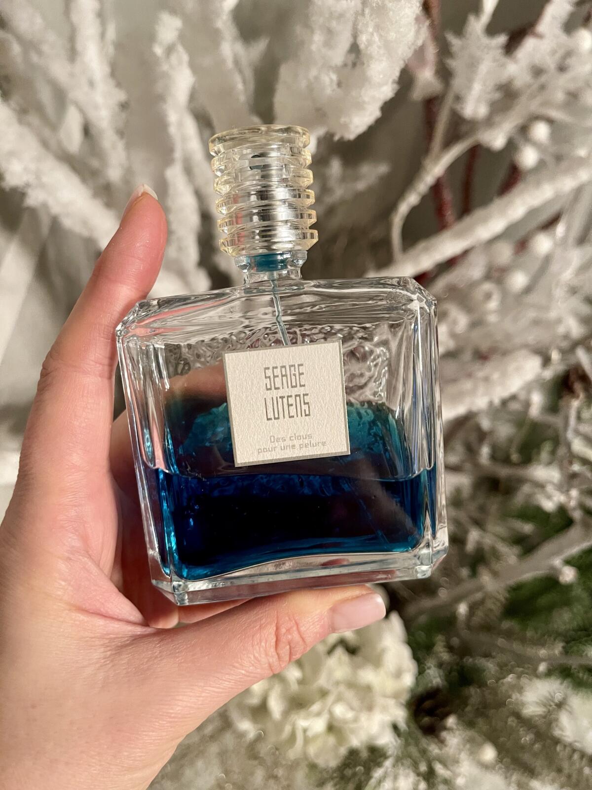 عطر ادکلن دکلوس پور اون پوغلو سرژ لوتنز - Des Clous Pour Une Pelure Serge Lutens - بررسی، قیمت و خرید