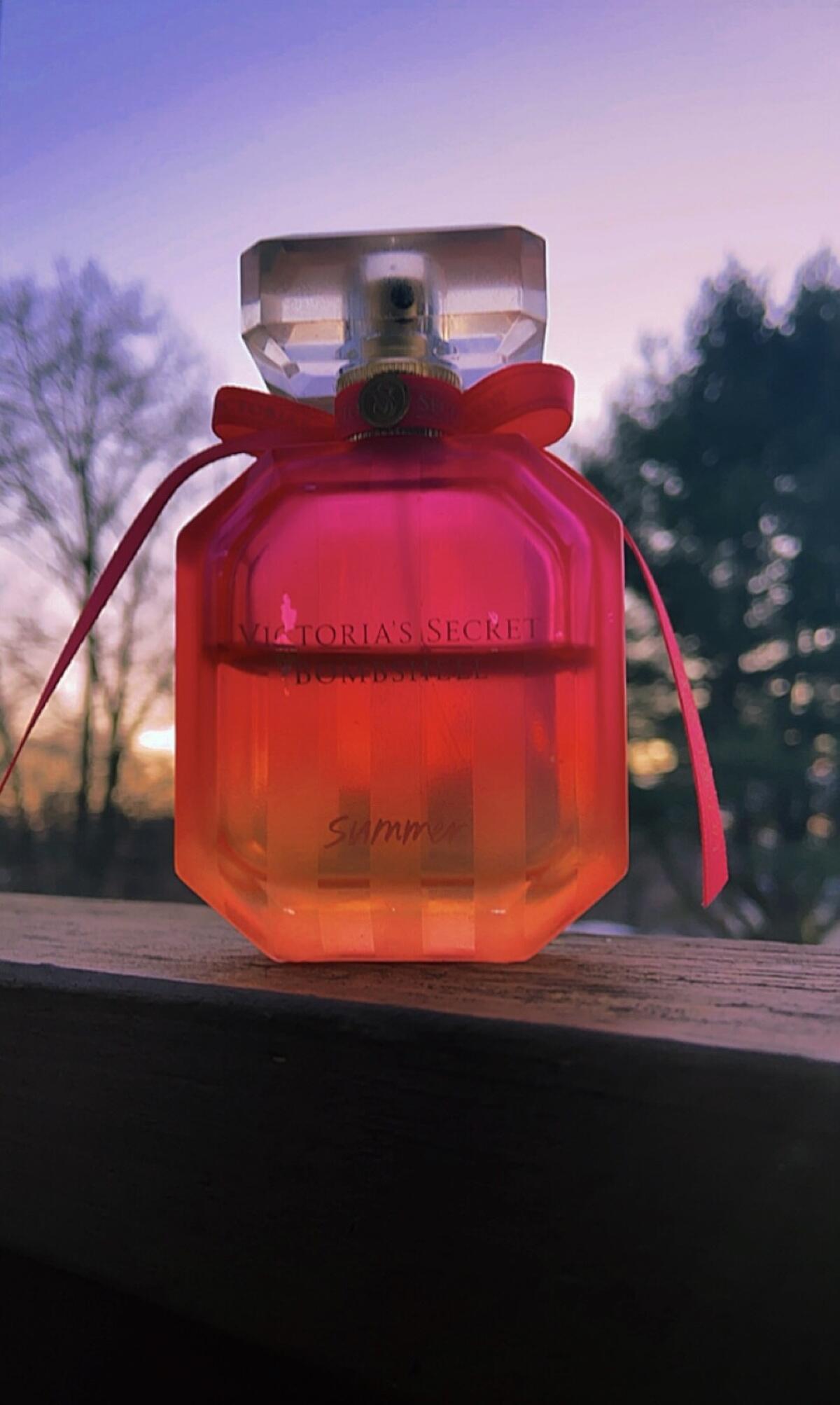 عطر ادکلن بامشل سامر دو هزار و یازده ویکتوریا سکرت - Bombshell Summer 2011 Victoria's Secret - بررسی، قیمت و خرید