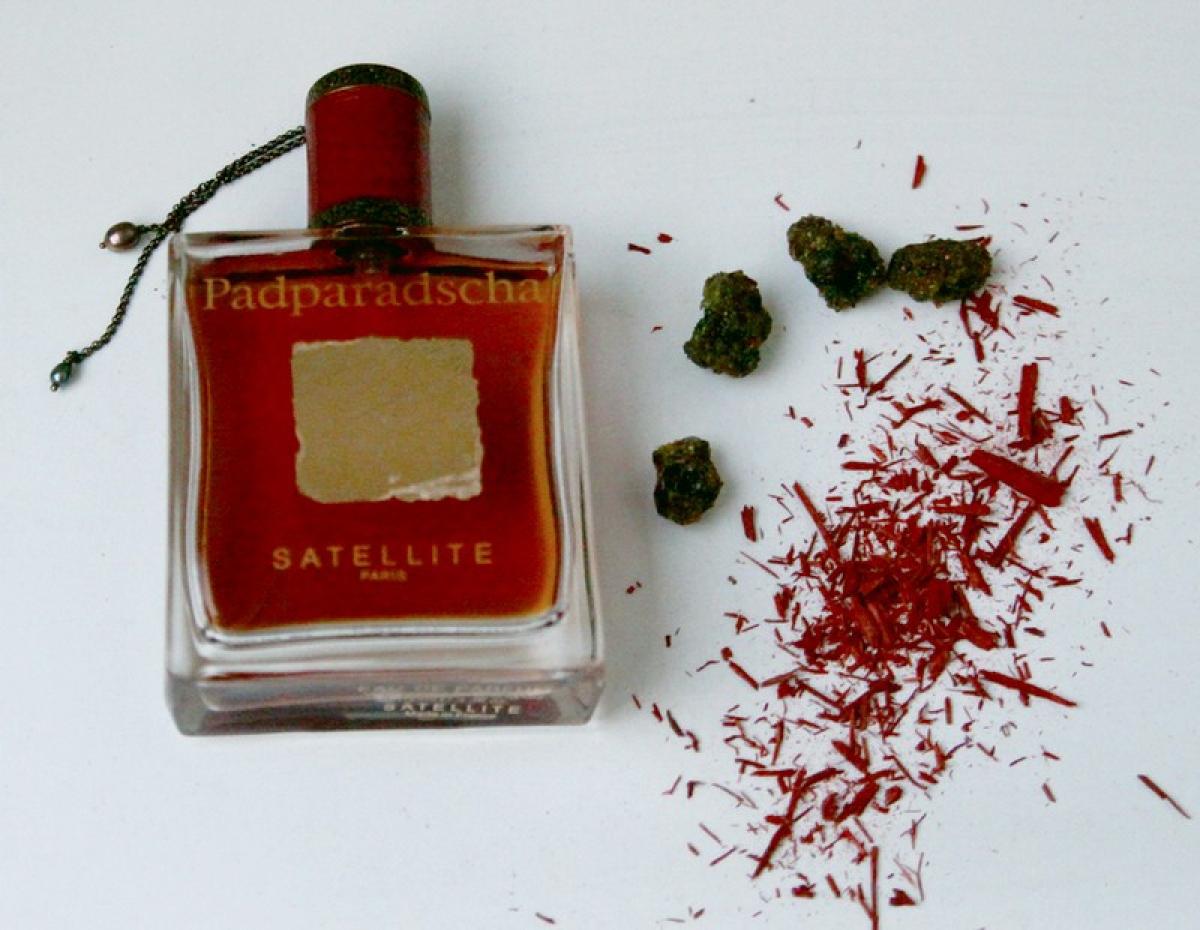 عطر ادکلن پادپارادشا ستellite - Padparadscha Satellite - بررسی، قیمت و خرید