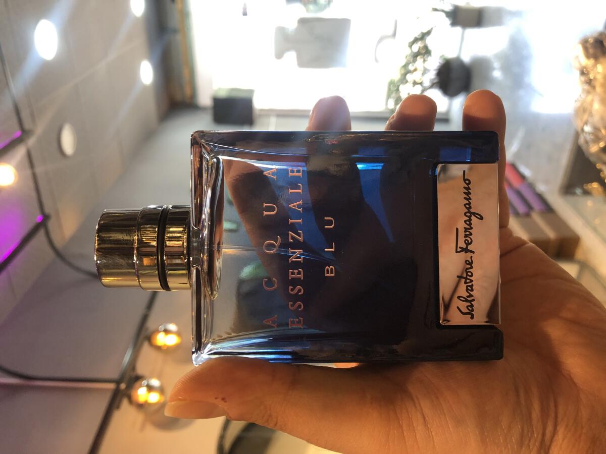 عطر ادکلن اکوا اسنزیاله بلو سلوتوره فرگامو - Acqua Essenziale Blu Salvatore Ferragamo - بررسی، قیمت و خرید