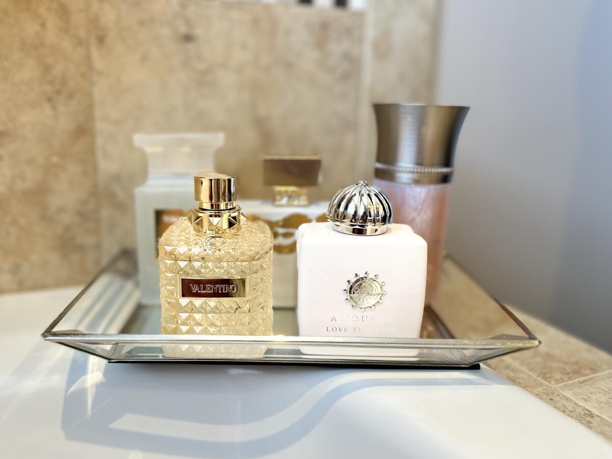 عطر ادکلن بورن این روما د گلد دونا والنتینو - Born in Roma the Gold Donna Valentino - بررسی، قیمت و خرید